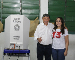 Wellington Dias vota em Teresina e viaja para São Paulo a convite de Lula