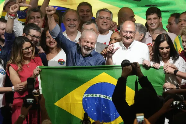 Quem irá compor à mesa? Veja os ministros do plano de governo de Lula (Foto: Andre Penner / AP Photo)