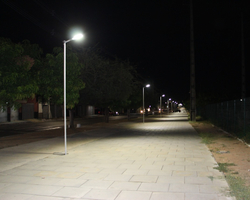 Calçadão da Avenida Noé Mendes começa a receber instalação da iluminação