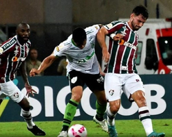 Fluminense perde do América-MG, e Corinthians mantém terceiro lugar 