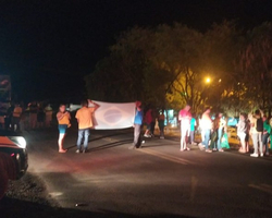 Bolsonaristas fazem protesto e queimam pneus na BR-316 em Picos; vídeos!