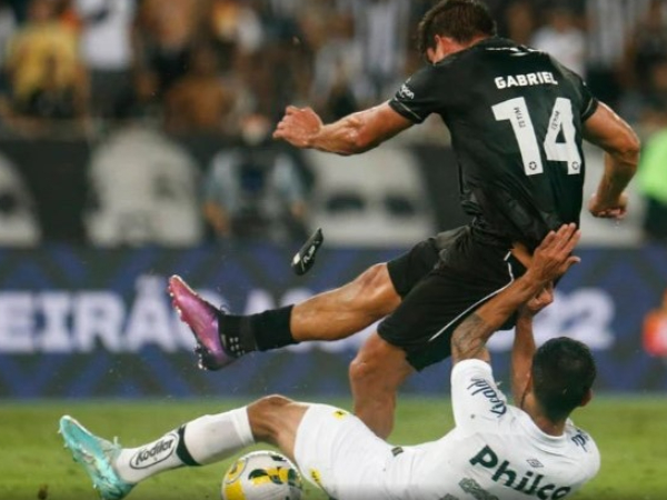 Santos perde para o Botafogo e vê sonho de ir à Libertadores chegar ao fim