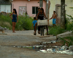 Quase metade dos negros do Piauí vivem em situação de pobreza, aponta IBGE