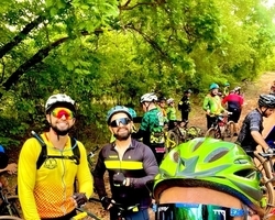 Passeio ciclístico reúne turistas em Monsenhor Gil com parada no Poço Azul 