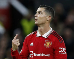 Cristiano Ronaldo diz ser 'traído' por United e que técnico quis sua saída