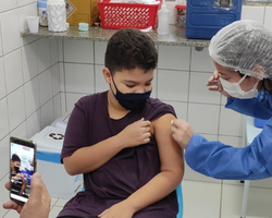 Vacinação contra Covid-19 em crianças menores de 3 anos inicia amanhã