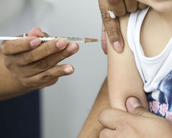 FMS alerta sobre a baixa procura da vacinação de crianças com comorbidades