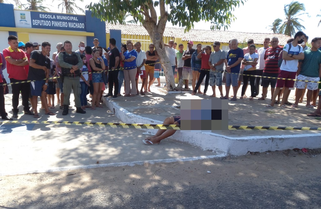 Homem é assassinado a tiros na porta de escola em Luís Correia-PI - Imagem: Reprodução/WhatsApp
