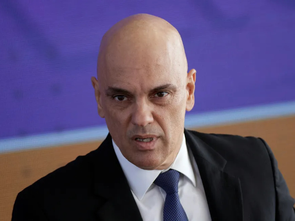 Moraes manda bloquear contas de investigados por atos antidemocráticos