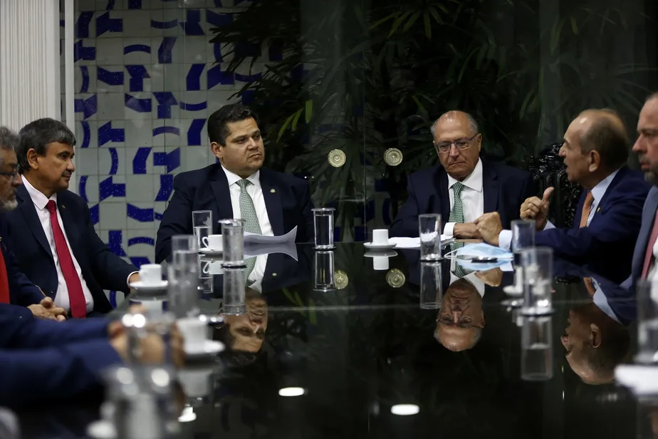  Alckimin entrega o texto da PEC da Transição no Senado Foto: Cristiano Mariz/Agência o Globo