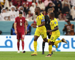 Equador bate o Catar no 1º jogo da Copa do Mundo com dois gols de Valencia
