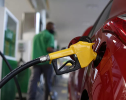 Preço da gasolina sobe pela sexta semana seguida, diz ANP