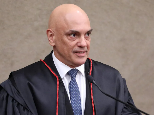 Moraes pede que PL inclua em sua ação contra urnas votos no 1º turno