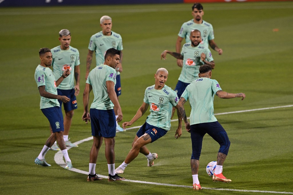 Seleção Brasileira enfrenta nesta quinta a Sérvia na estreia da Copa do Catar. (Foto: Nelson Almeida-AFP)