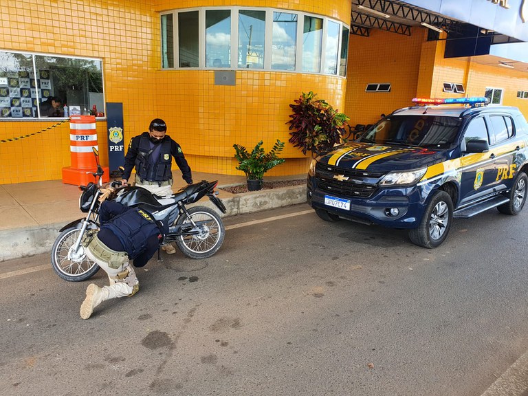 PRF apreende motocicleta adulterada e prende condutor em Floriano (Foto: Reprodução / PRF)