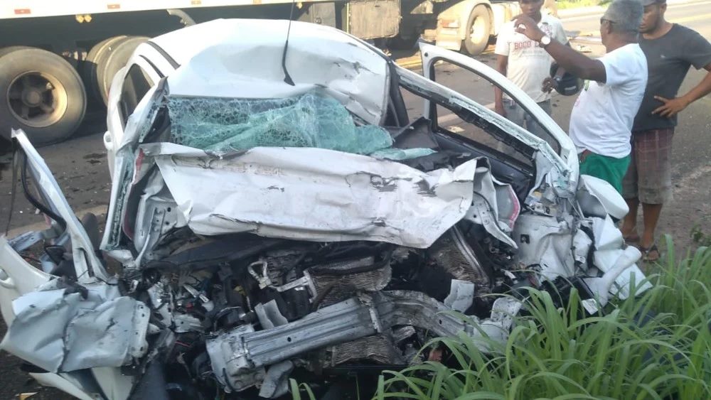 Médico morre em acidente entre carro e caminhão na BR 343 em Amarante  - Imagem: Reprodução