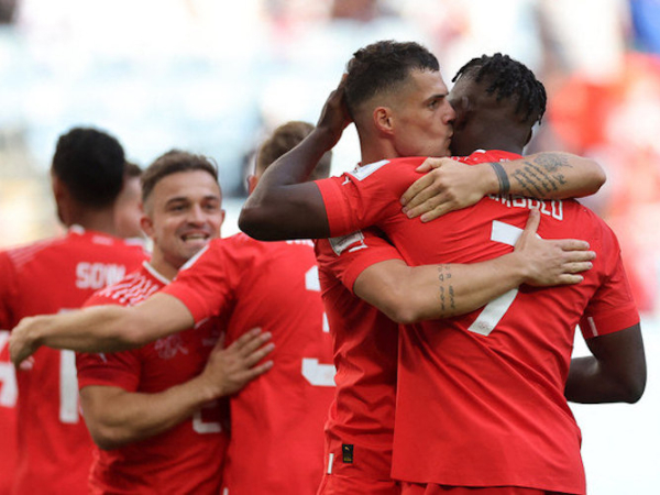Suíça vence Camarões por 1 a 0 em estreia na Copa e lidera grupo do Brasil