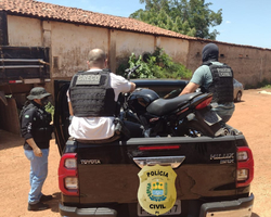 Cabo da PM é preso com moto roubada dentro de casa na zona Sul de Teresina