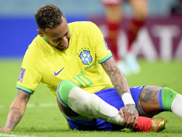 Neymar e Danilo não jogam mais pela Seleção na 1ª fase da Copa do Mundo