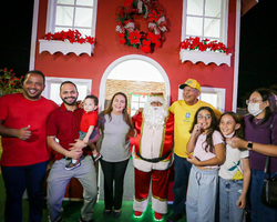 Prefeitura entrega decoração natalina em vários pontos de Teresina
