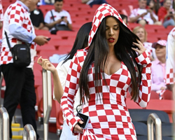 Torcedora da Croácia chama atenção e vira candidata a 'musa da Copa'