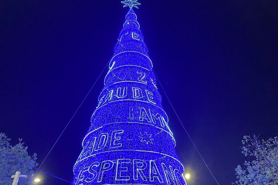 Com 24 metros, Teresina inaugura a sua maior árvore natalina