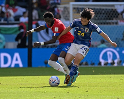 Em jogo morno, Costa Rica surpreende no fim e vence Japão na Copa do Mundo