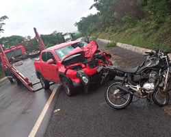 Colisão entre carro e moto deixa um jovem morto na BR-343, em Amarante