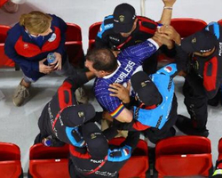 Polícia tira americano de estádio na Copa por causa de braçadeira LGBTQIA+