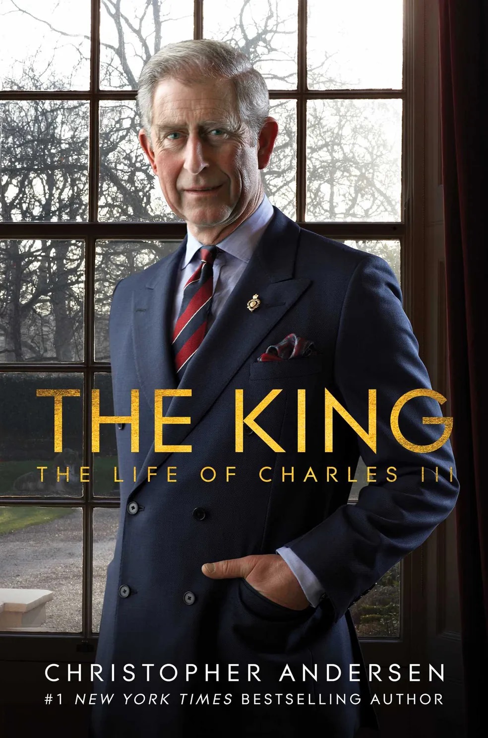A capa do novo livro sobre a vida do Rei Charles III — Foto: Divulgação 