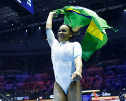 Rebeca Andrade conquista ouro inédito e é campeã mundial de ginástica
