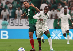 México vence a Arábia Saudita por 2 a 0 mas se despede da Copa do Mundo