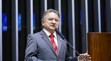 Merlong defende PEC na Câmara: Lula une responsabilidades fiscal e social