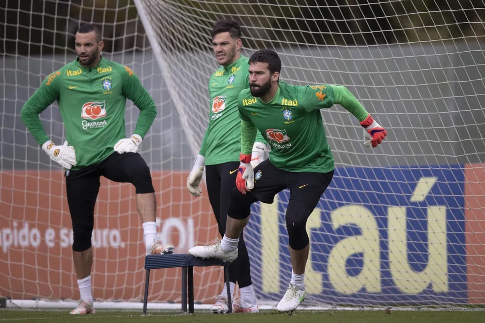Weverton, Ederson e Alisson, deve ser os goleiros da seleção brasileira na Copa — Foto: Lucas Figueiredo / CBF 