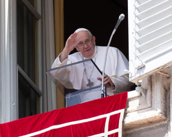 Mulheres na gerência têm melhorado o Vaticano mais do que homens, diz papa