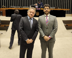 Merlong recebe 5 prefeitos em Brasília e refaz compromisso de recursos