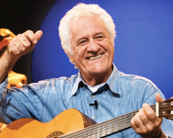 Rolando Boldrin, cantor e apresentador, morre aos 86 anos em São Paulo