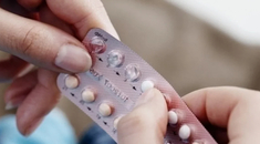 O que acontece no corpo quando a mulher para de tomar anticoncepcional?