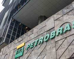 Petrobras prevê até R$ 442 bilhões em dividendos entre 2023 e 2027