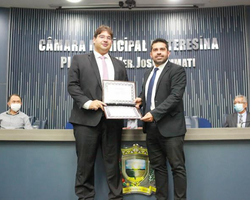 Câmara de Teresina entrega título de cidadania ao secretário Néris Júnior
