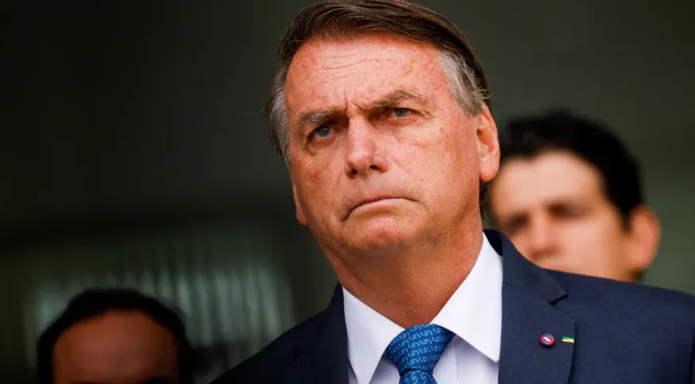 Bolsonaro assina medida que eleva salário mínimo a R$ 1.302 - Foto: Reprodução