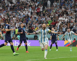 Com recorde de Messi, Argentina vence Croácia e se classifica para a final