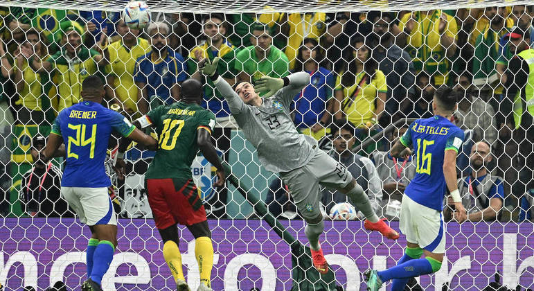 Com reservas, Brasil perde para Camarões, mas se classifica em 1º lugar (Foto: REUTERS/DYLAN MARTINEZ) 