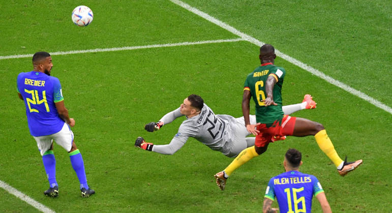 Com reservas, Brasil perde para Camarões, mas se classifica em 1º lugar (Foto: REUTERS/DYLAN MARTINEZ) 