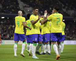 Brasil põe reservas contra Camarões e tenta garantir o 1º lugar no grupo