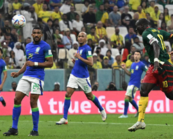 Brasil perde para Camarões por 1 a 0, mas se classifica em 1º lugar