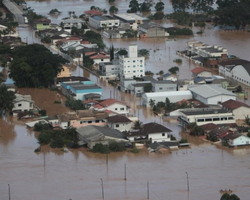 Florianópolis decreta situação de emergência por chuvas e suspende aulas