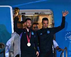 Em casa! Avião com seleção da Argentina chega a Buenos Aires
