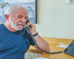 Lula conversa com Putin e diz que busca 'diálogo com todos' e paz