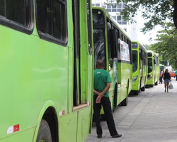 Justiça determina que empresas de ônibus paguem motoristas e cobradores
